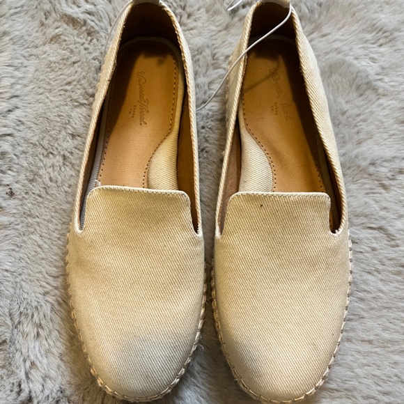 Canvas flats - Picture 2 of 2